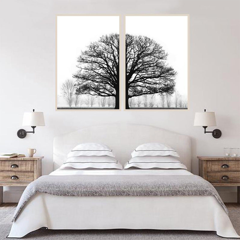Peinture murale décorative pour le mur derrière le canapé, arbres d’hiver en noir et blanc, style moderne