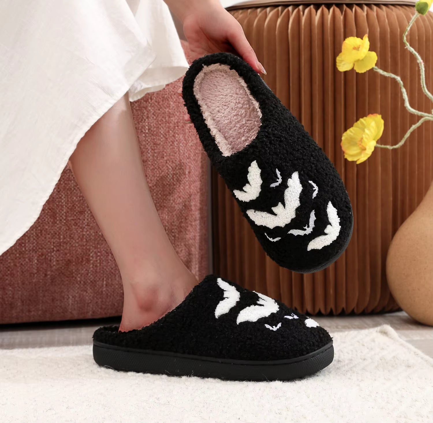 Chaussons d’intérieur unisexes en polaire – Motif Halloween/Noël, semelle épaisse, broderie chauve-souris, chauds et confortables