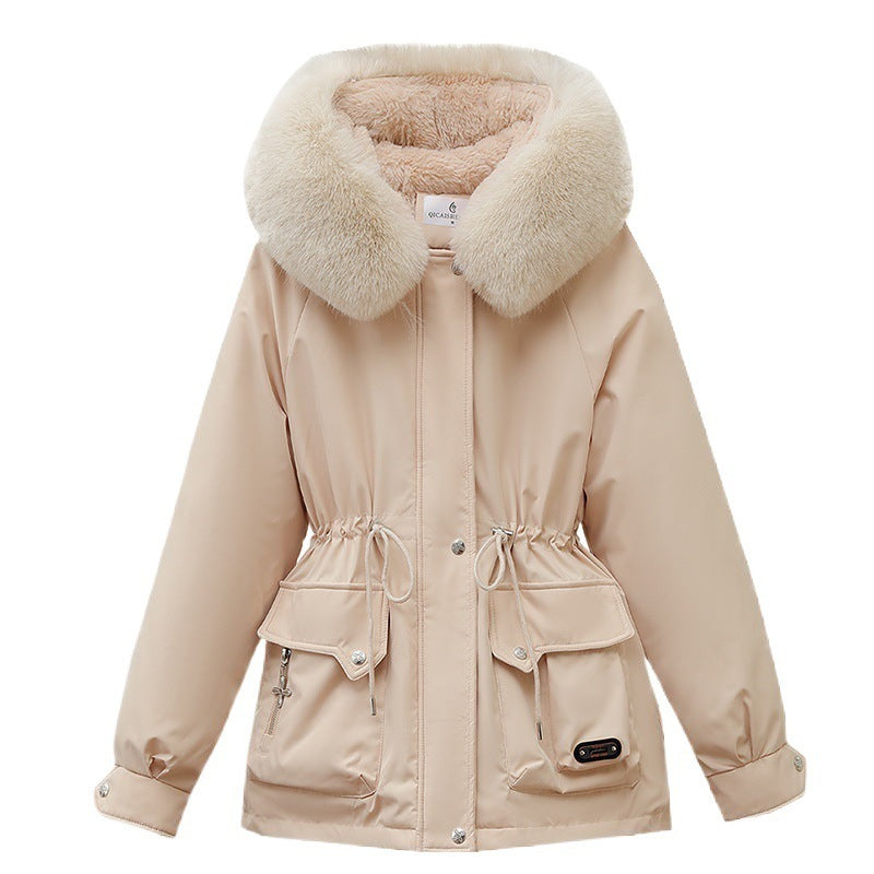 Manteau en coton matelassé à capuche pour femmes.